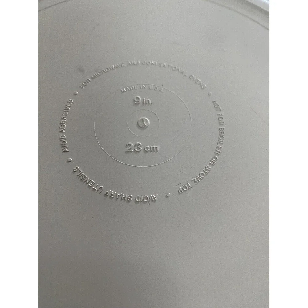 Tupperware Ultra 21 Quiche Pan Dish 9: Round Beige With Lid Microwave Baking USA